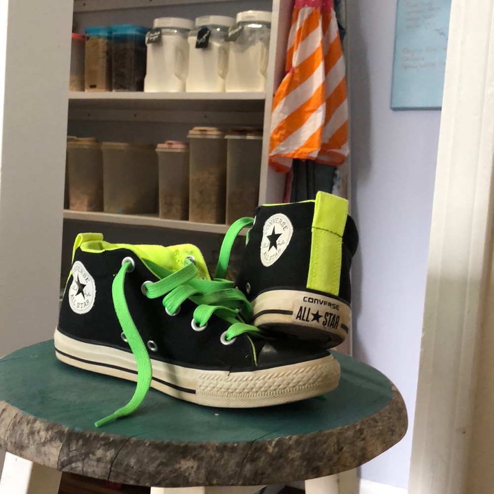 ON HOLD Boys high top Converse